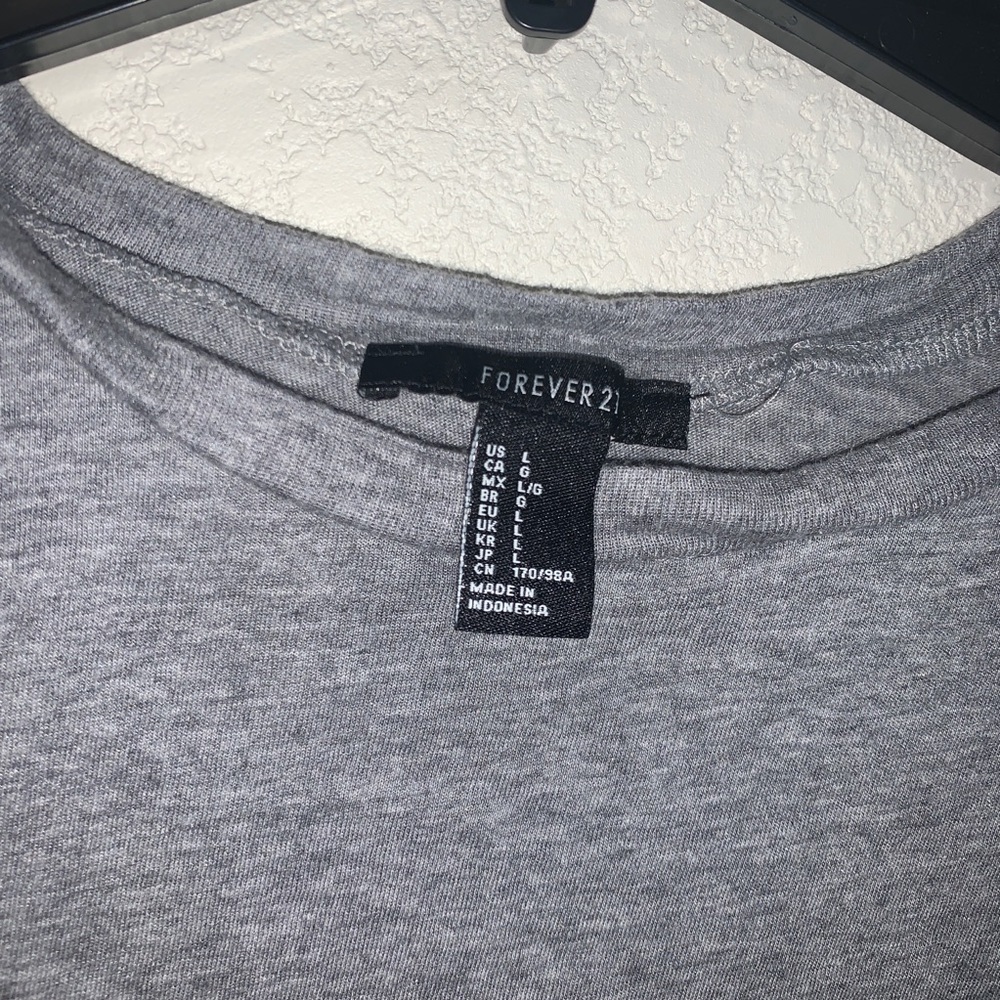 Forever21 basic grey tee - Picture 2 of 3